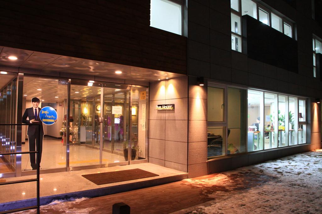 نزل Guriفي Phil House المظهر الخارجي الصورة